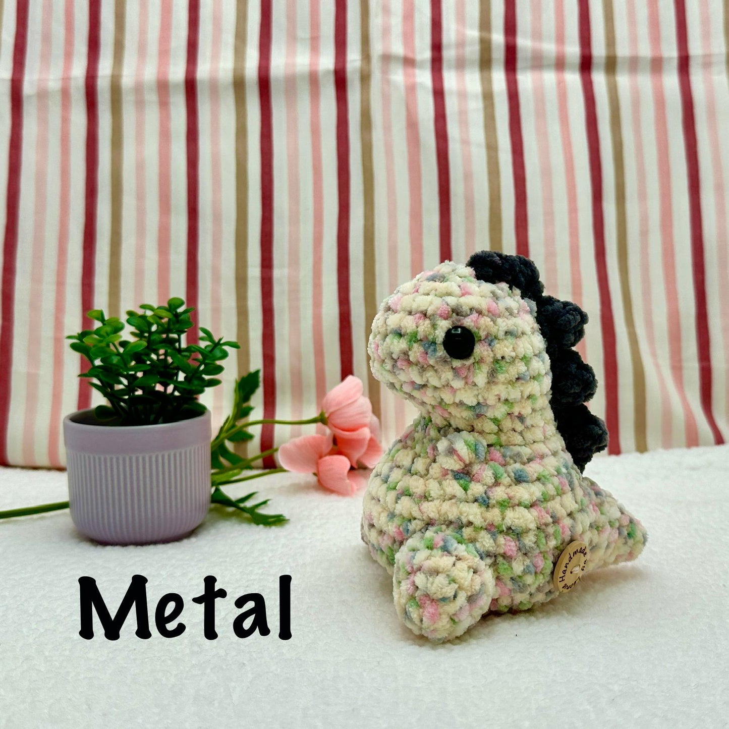 Chubby dinosaur (Natural elements)